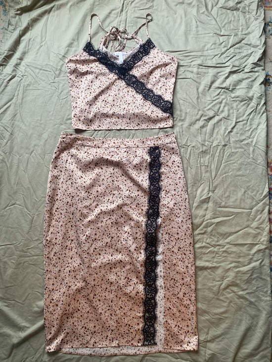 Leith Dresses & Skirts - Nordstrom Leith Dusty Pink Camisole Slit Pencil Skirt Set w/ lace trim floral